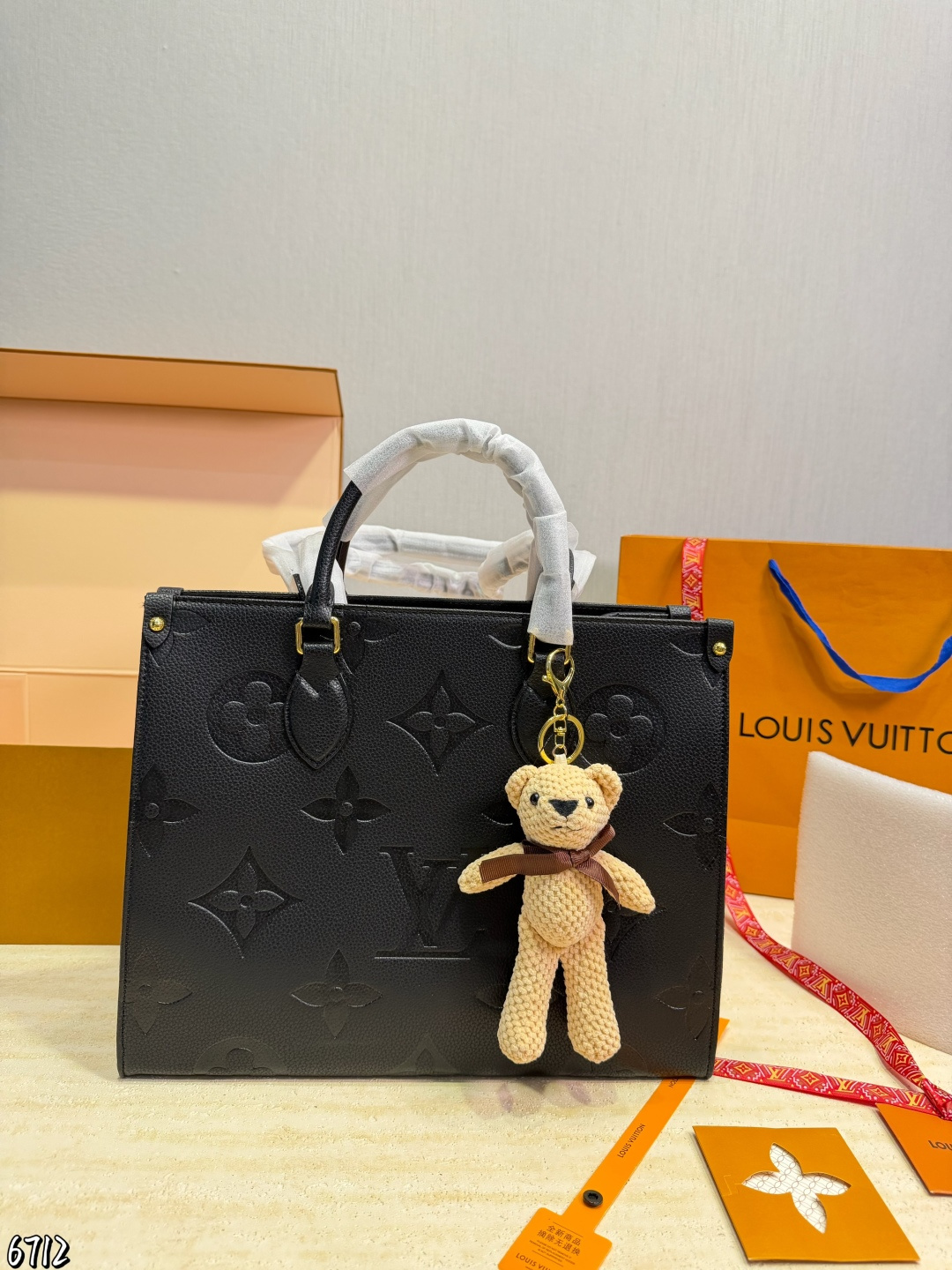 Louis Vuitton LV Onthego Shopping Bag | Luxury Designer Fashion Accessory